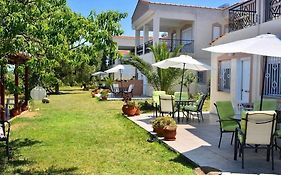 Deres Apartments