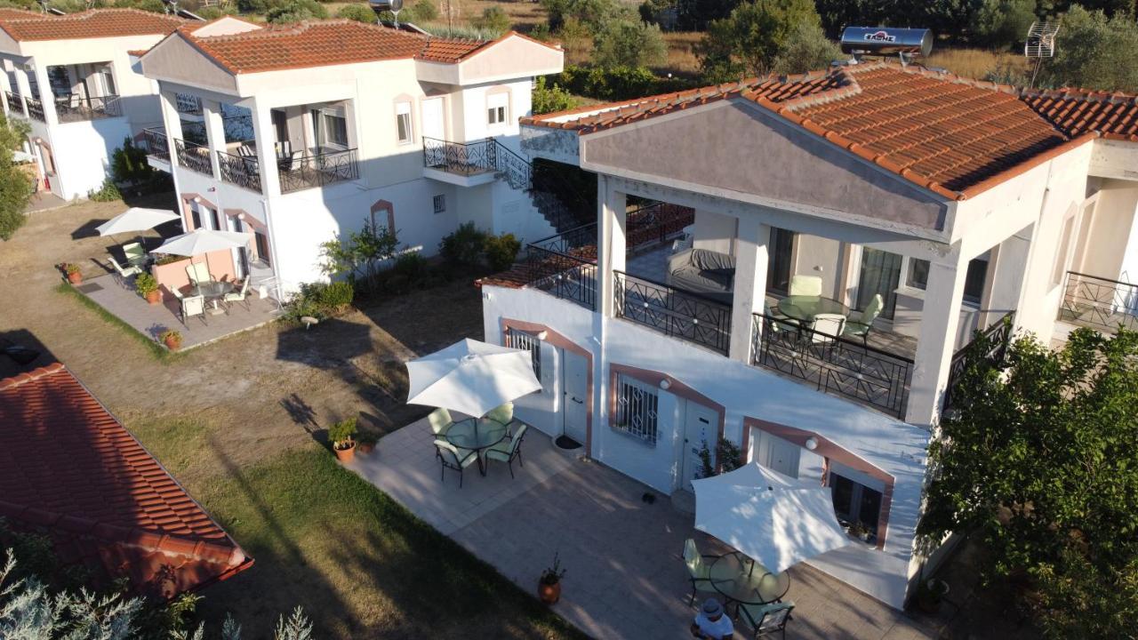 Deres Apartments Hanioti Exterior photo