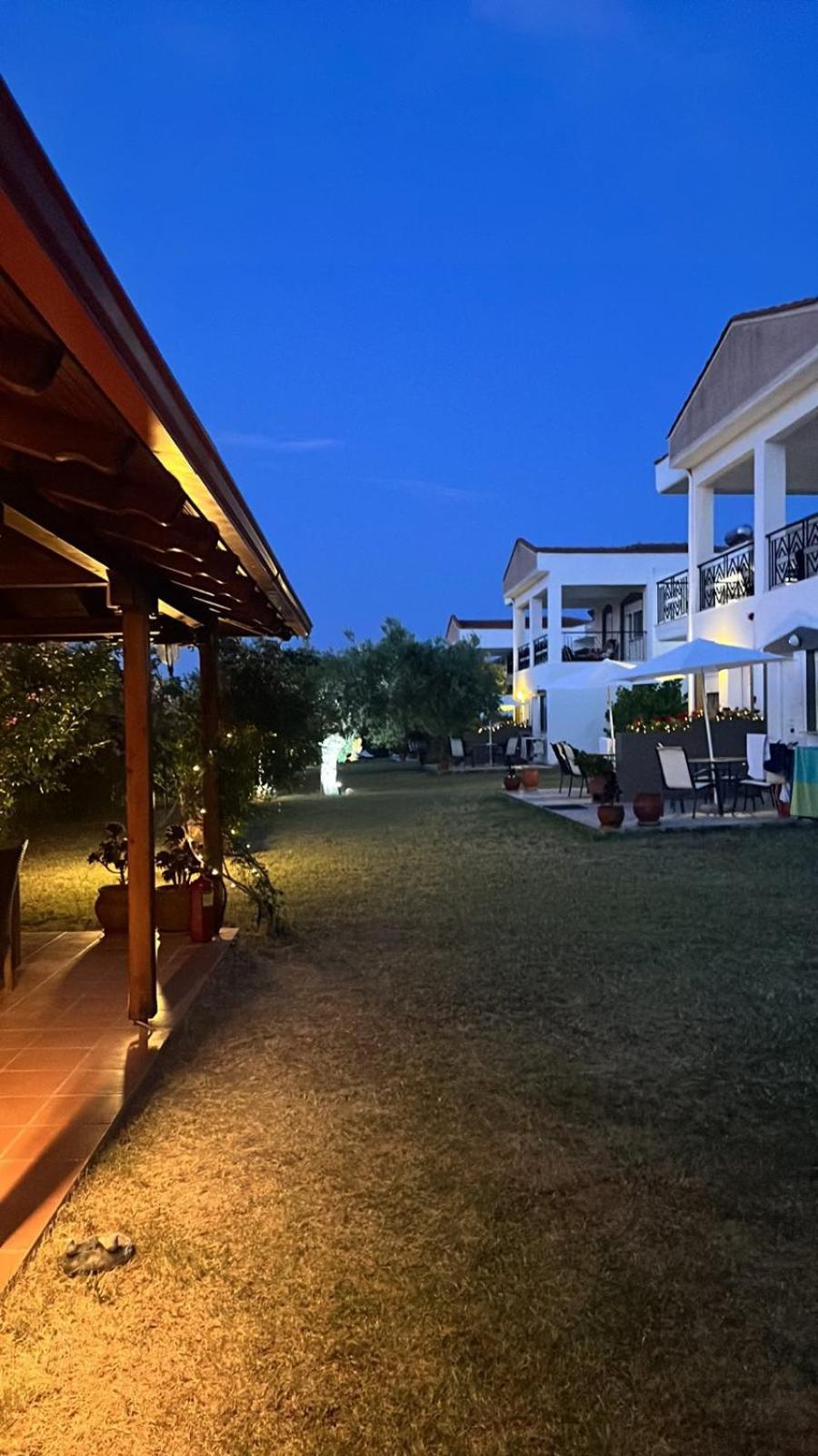 Deres Apartments Hanioti Exterior photo